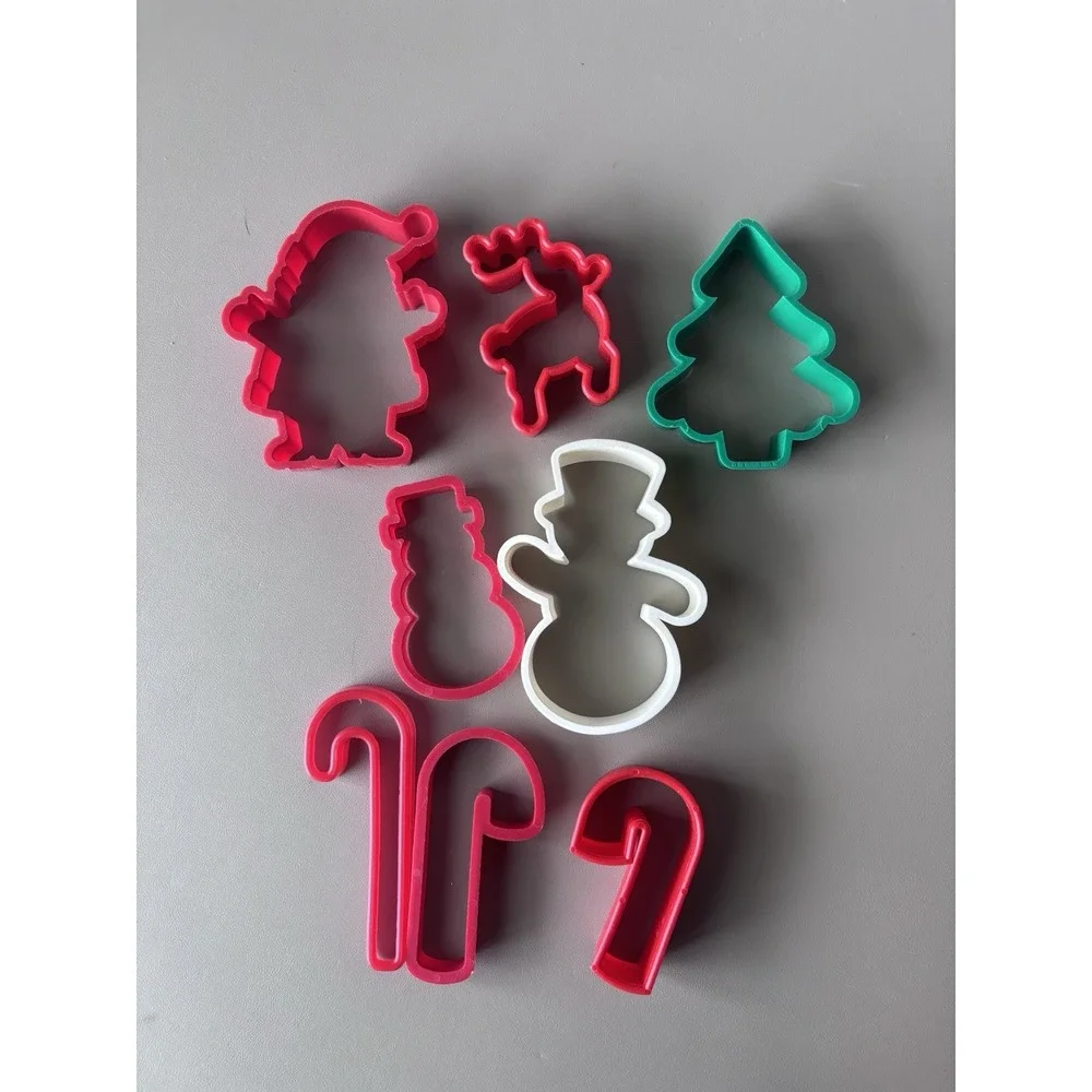 Huge Lot/47 pcs. Cookie Cutters Plastic Metal Vintage Modern Holidays Occasions‎